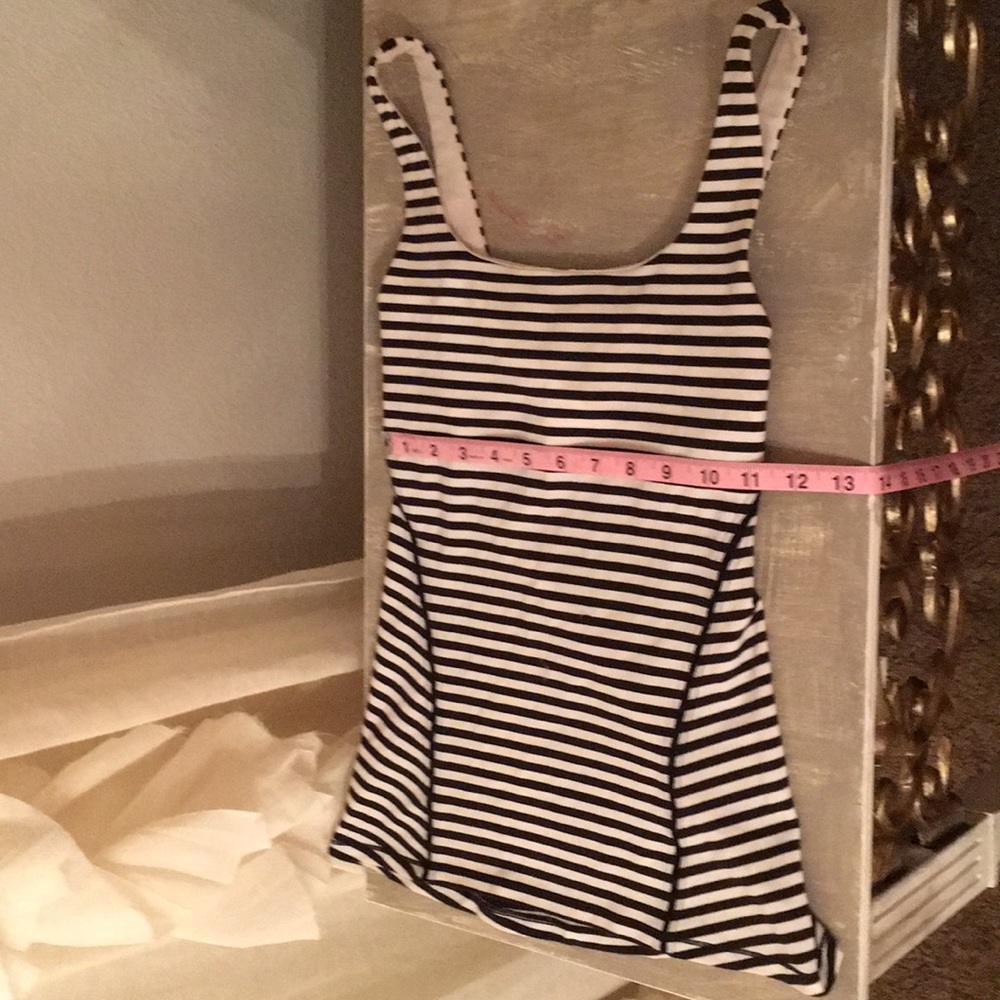 Lululemon Black &White scoop neck tank